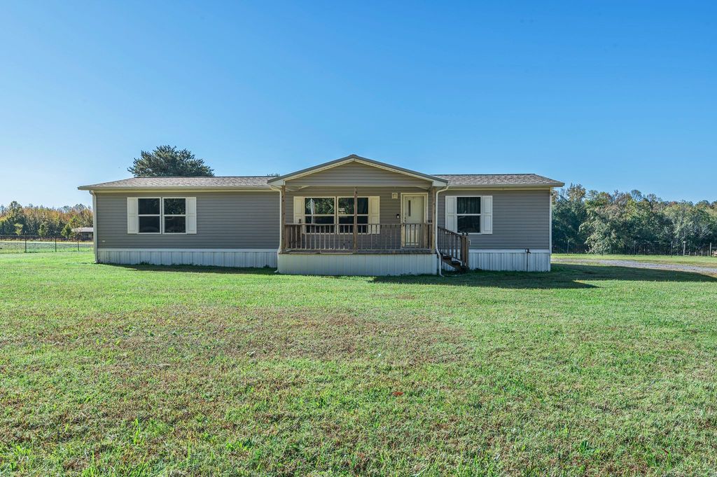 365 Toy Denny Rd, Bradyville, TN 37026