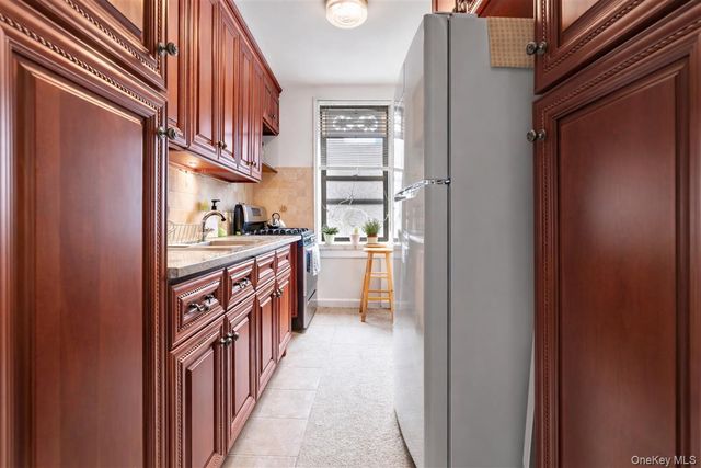 141-05 Pershing Crescent 516, Briarwood, NY 11435