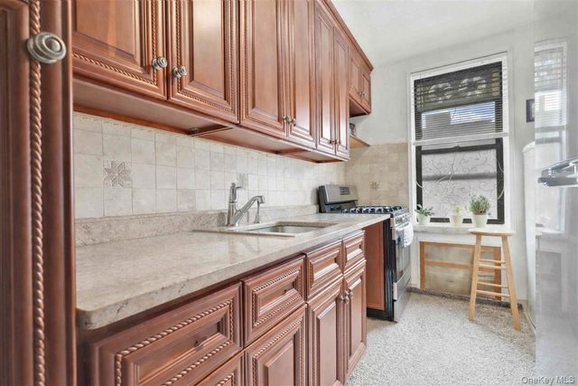 141-05 Pershing Crescent 516, Briarwood, NY 11435