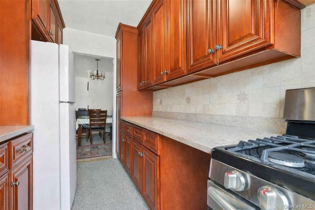 141-05 Pershing Crescent 516, Briarwood, NY 11435