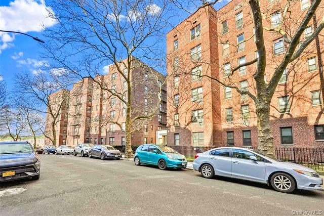 141-05 Pershing Crescent 516, Briarwood, NY 11435