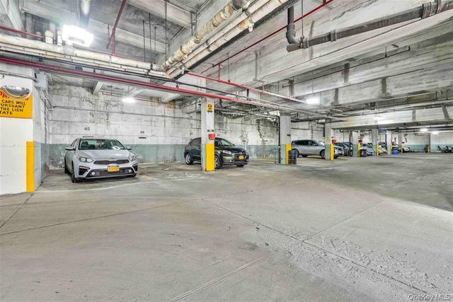 141-05 Pershing Crescent 516, Briarwood, NY 11435