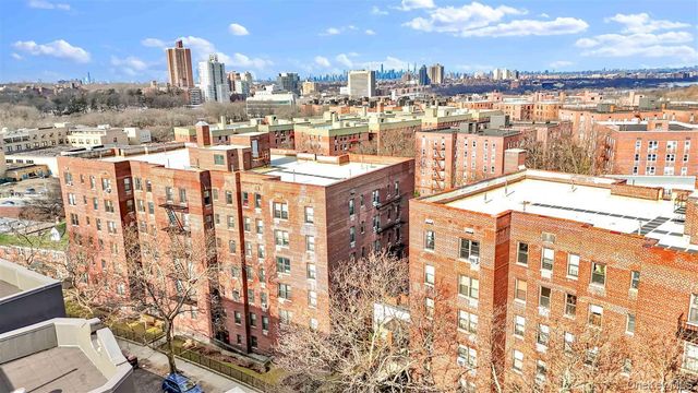 141-05 Pershing Crescent 516, Briarwood, NY 11435