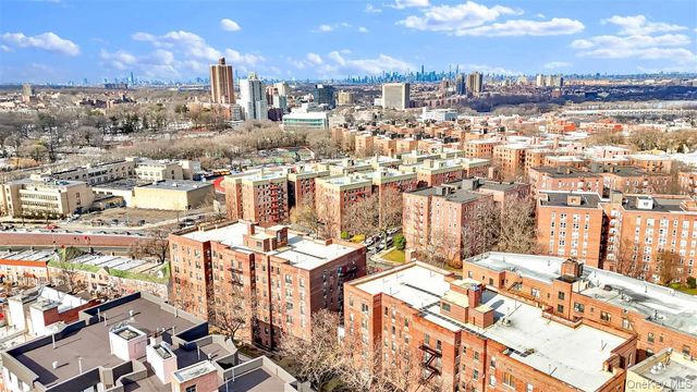 141-05 Pershing Crescent 516, Briarwood, NY 11435