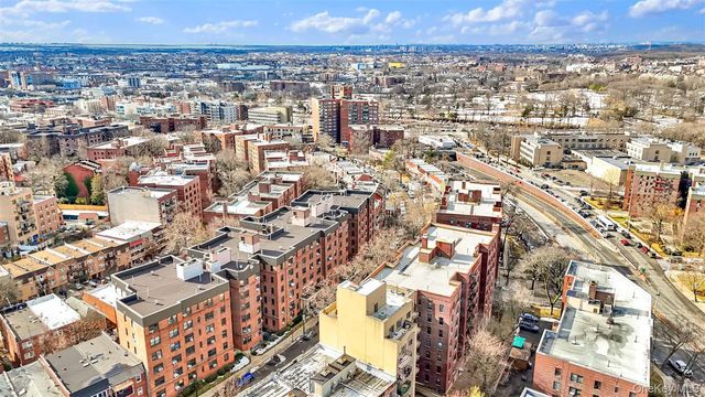 141-05 Pershing Crescent 516, Briarwood, NY 11435