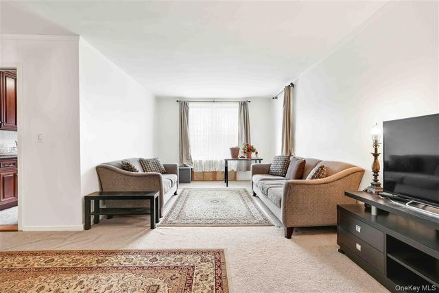 141-05 Pershing Crescent 516, Briarwood, NY 11435