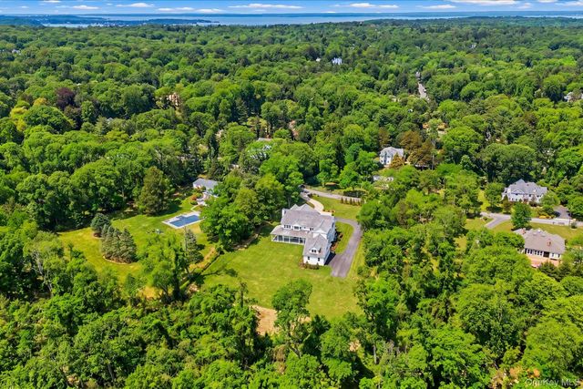 3 Crane Road, Lloyd Harbor, NY 11743