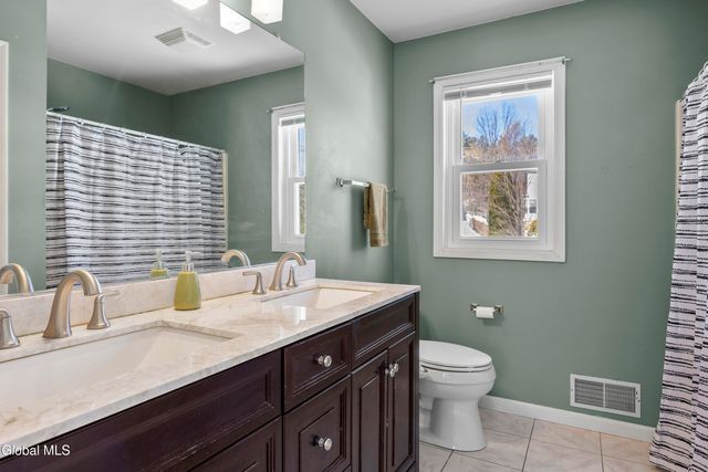 1640 Angelina Terrace, Guilderland, NY 12303