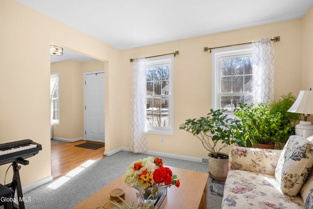 1640 Angelina Terrace, Guilderland, NY 12303