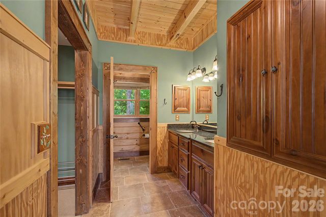 925 Appalachian Way, Bryson City, NC 28713