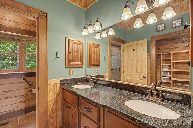 925 Appalachian Way, Bryson City, NC 28713
