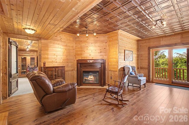 925 Appalachian Way, Bryson City, NC 28713
