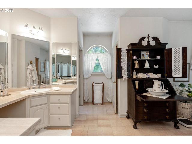 9380 Se KINGSWOOD Way, Damascus, OR 97089