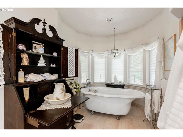 9380 Se KINGSWOOD Way, Damascus, OR 97089