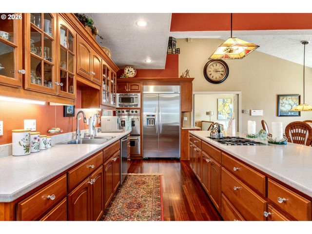 9380 Se KINGSWOOD Way, Damascus, OR 97089