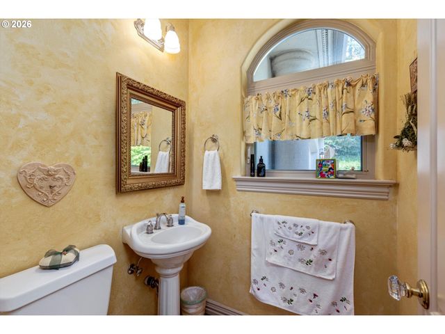 9380 Se KINGSWOOD Way, Damascus, OR 97089