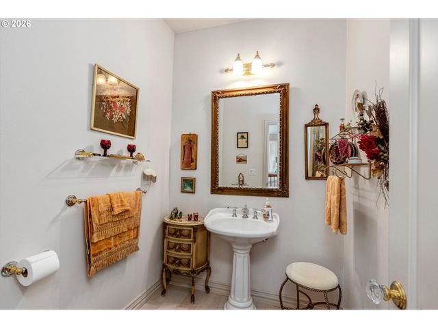 9380 Se KINGSWOOD Way, Damascus, OR 97089