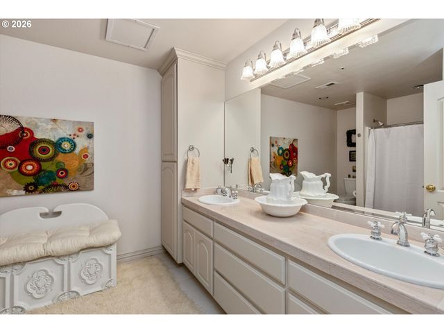 9380 Se KINGSWOOD Way, Damascus, OR 97089