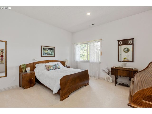 9380 Se KINGSWOOD Way, Damascus, OR 97089