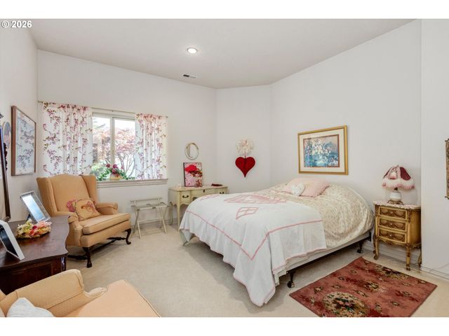 9380 Se KINGSWOOD Way, Damascus, OR 97089