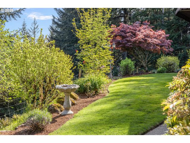 9380 Se KINGSWOOD Way, Damascus, OR 97089