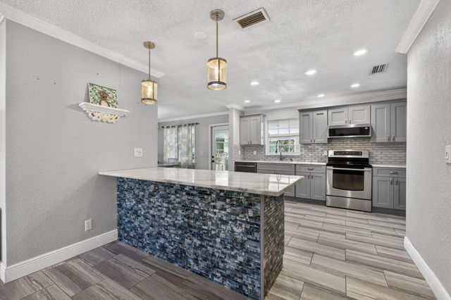 16318 E Glasgow Drive, The Acreage, FL 33470