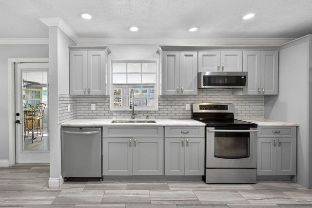 16318 E Glasgow Drive, The Acreage, FL 33470