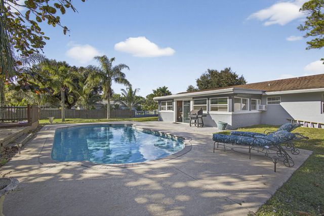 16318 E Glasgow Drive, The Acreage, FL 33470