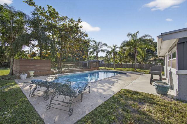 16318 E Glasgow Drive, The Acreage, FL 33470