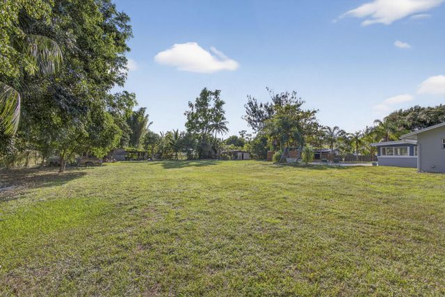 16318 E Glasgow Drive, The Acreage, FL 33470