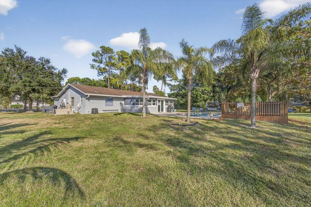 16318 E Glasgow Drive, The Acreage, FL 33470