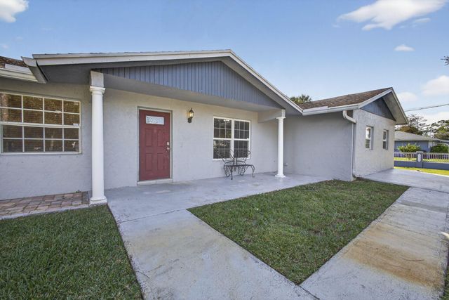 16318 E Glasgow Drive, The Acreage, FL 33470