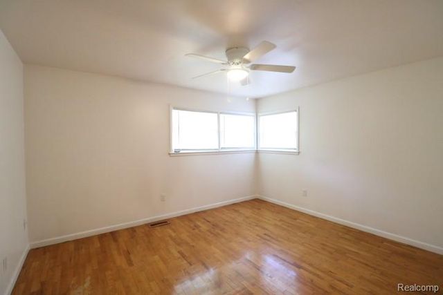 1404 S Graham Road, Flint, MI 48532