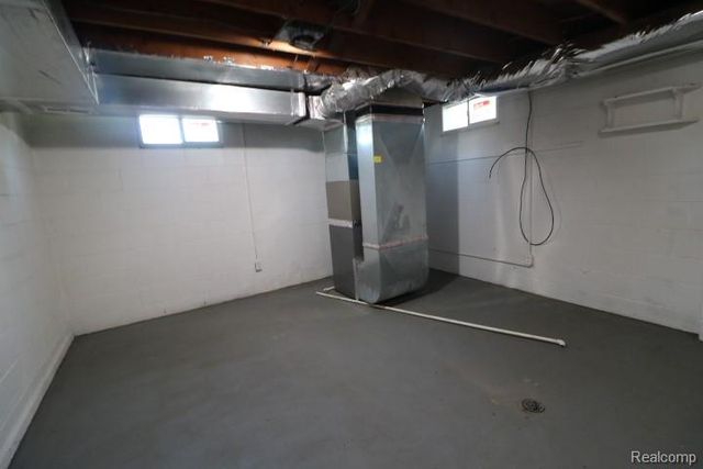 1404 S Graham Road, Flint, MI 48532