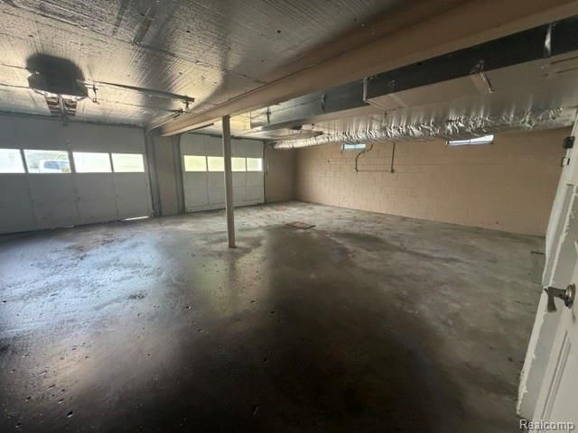 1404 S Graham Road, Flint, MI 48532