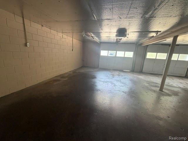 1404 S Graham Road, Flint, MI 48532