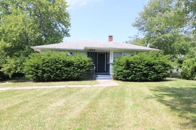 1404 S Graham Road, Flint, MI 48532