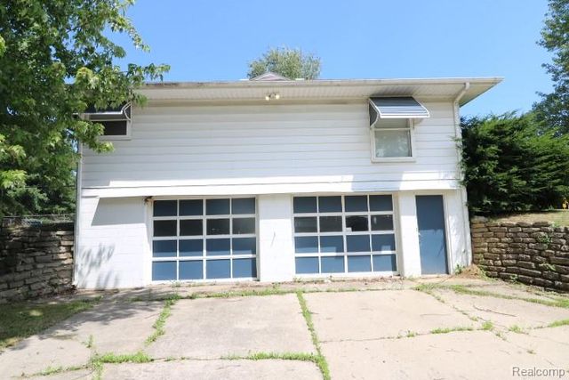 1404 S Graham Road, Flint, MI 48532