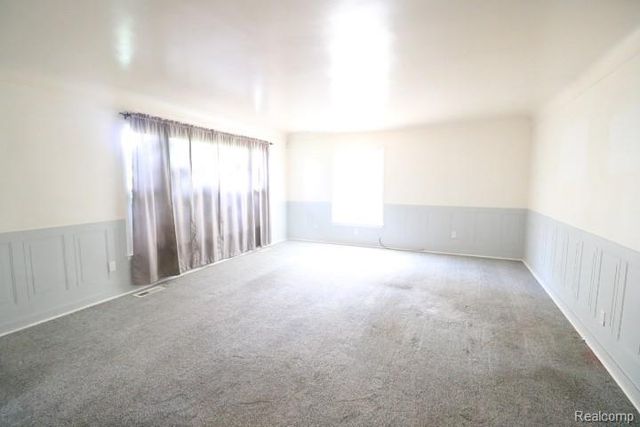 1404 S Graham Road, Flint, MI 48532