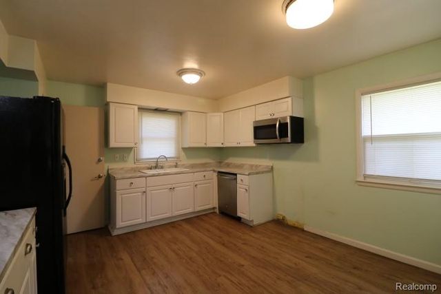 1404 S Graham Road, Flint, MI 48532