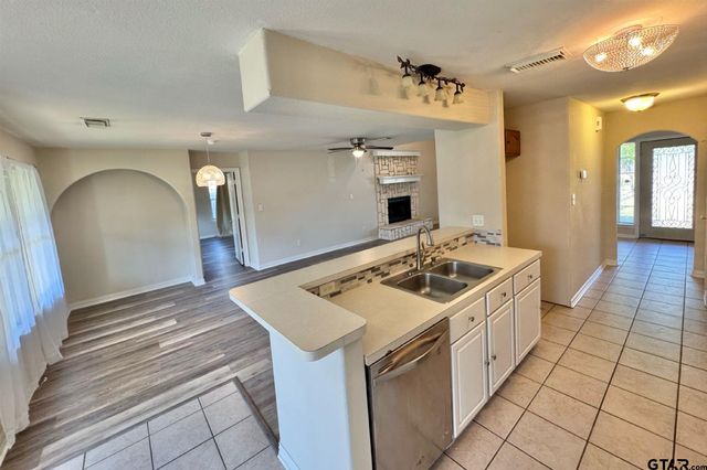 806 Hummingbird St, Whitehouse, TX 75791