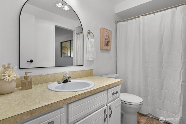 10 B Little Strawberry Lane, Bellingham, WA 98229