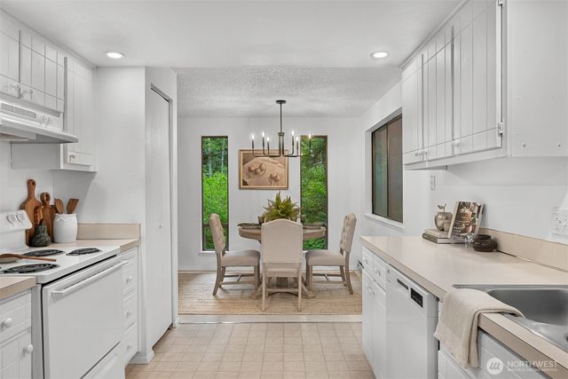 10 B Little Strawberry Lane, Bellingham, WA 98229