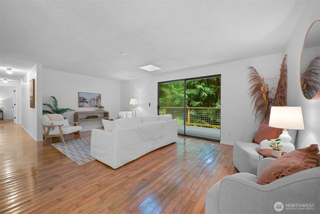 10 B Little Strawberry Lane, Bellingham, WA 98229