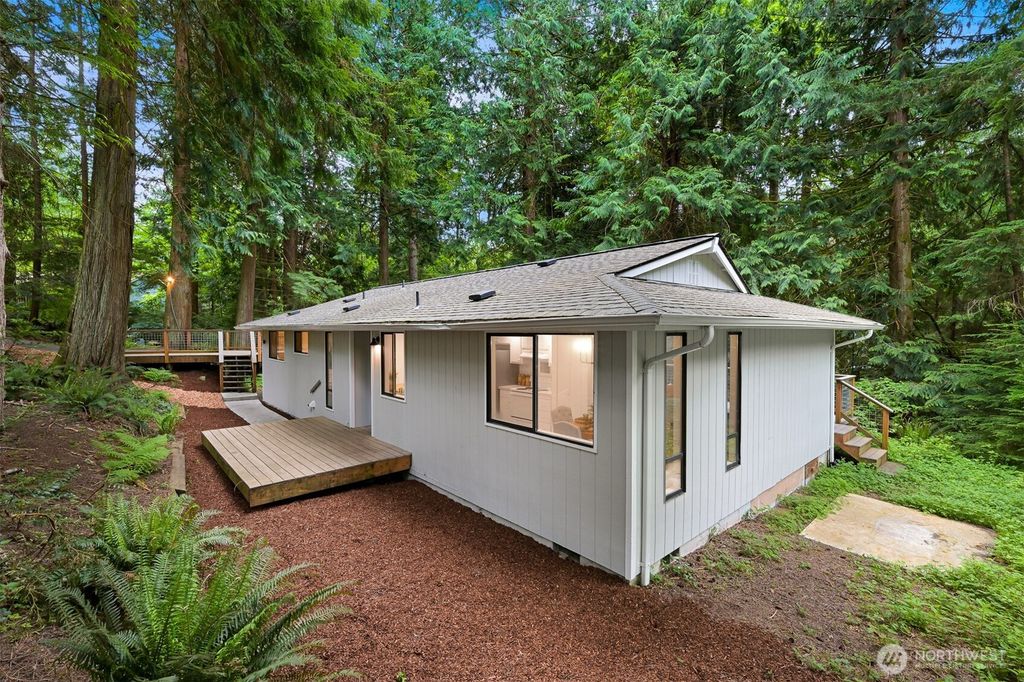 10 B Little Strawberry Lane, Bellingham, WA 98229