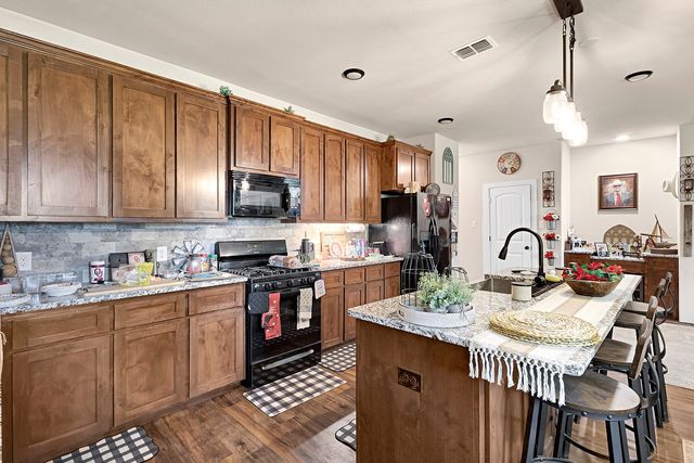 540 E Main Street, Pilot Point, TX 76258