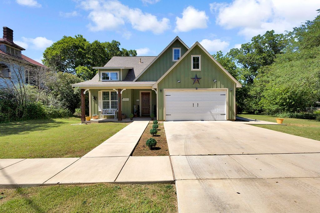 540 E Main Street, Pilot Point, TX 76258
