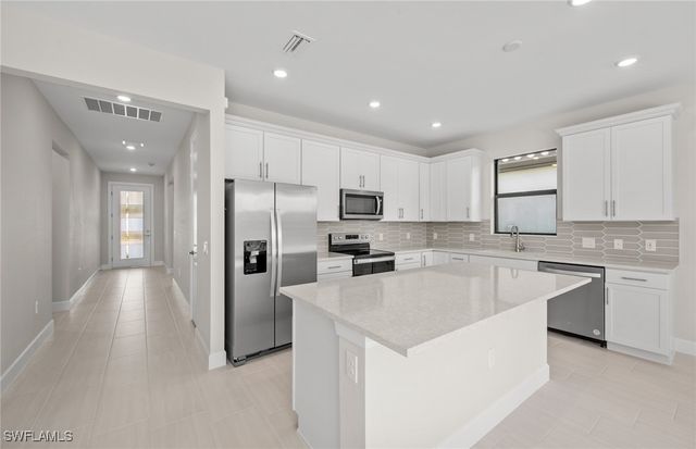 3861 Passion Vine DR, Alva, FL 33920