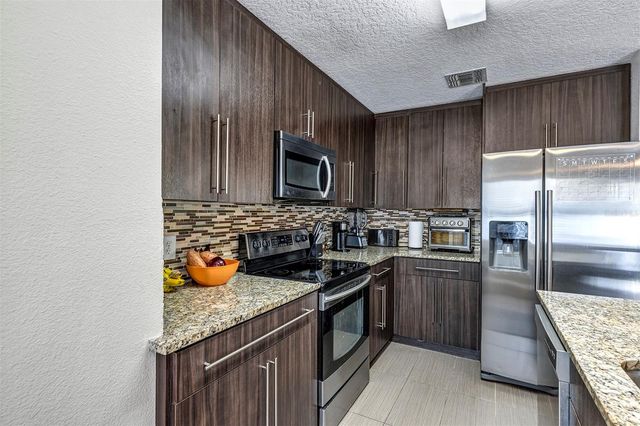 688 CRESTING OAK CIRCLE 48, Orlando, FL 32824