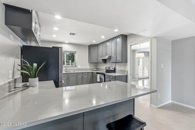6035 E San Cristobal Street, Tucson, AZ 85715